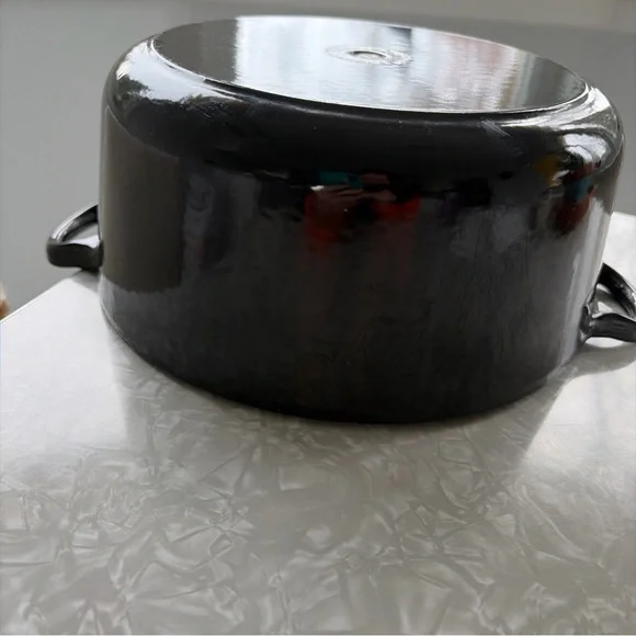 Le Creuset #26 5.5 qt black glossy Dutch oven in almost perfect condition - Picture 7 of 8